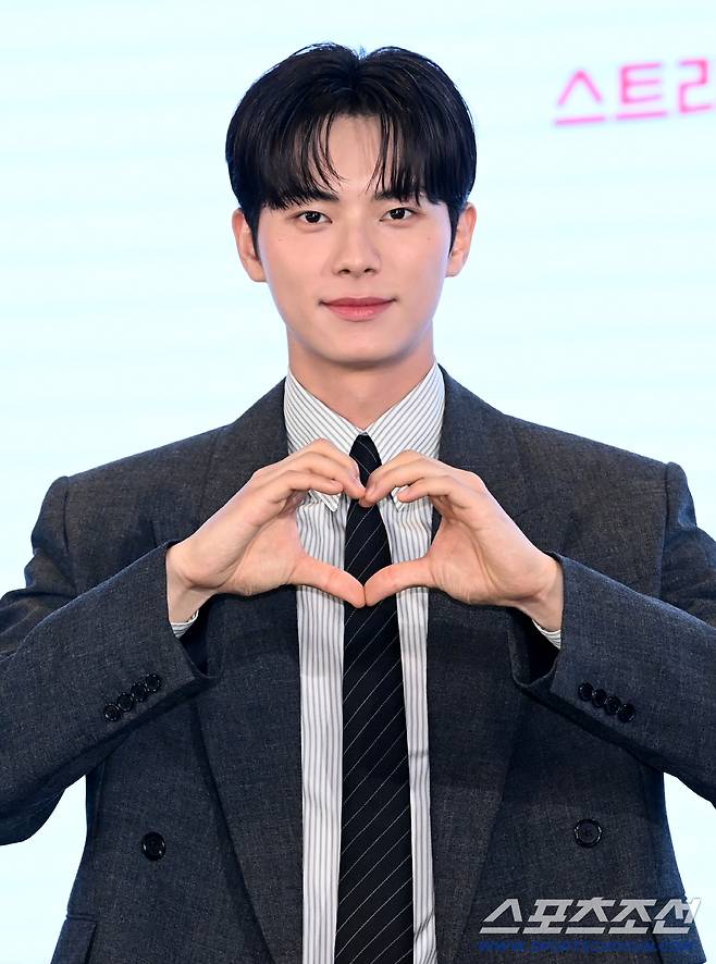 19일 서울 신도림 더 세인트에서 열린 tvN 새 토일드라마 '폭군의 셰프'의 제작발표회, 이채민이 포토타임을 갖고 있다. 허상욱 기자wook@sportschosun.com/2025.08.19/