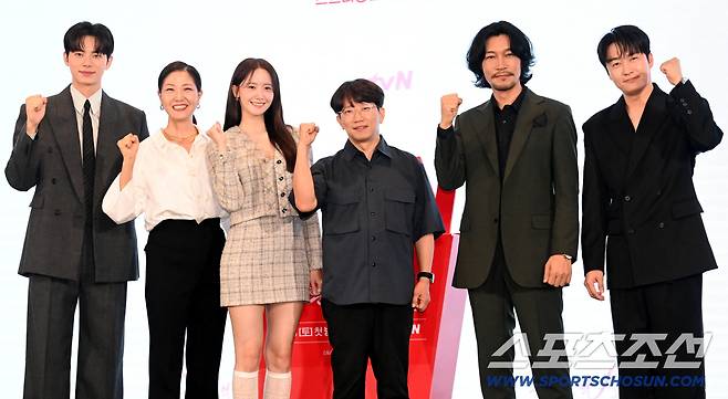 19일 서울 신도림 더 세인트에서 열린 tvN 새 토일드라마 '폭군의 셰프'의 제작발표회, 이채민, 서이숙, 임윤아, 장태유 감독, 최귀화, 오의식이 포토타임을 갖고 있다. 허상욱 기자wook@sportschosun.com/2025.08.19/
