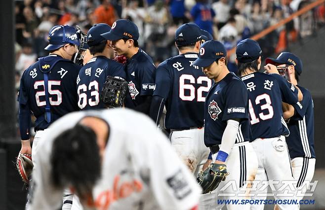 19일 대전 한화생명볼파크에서 열린 한화 이글스와 두산 베어스의 경기. 승리한 두산 선수들이 기뻐하고 있다. 대전=박재만 기자 pjm@sportschosun.com/2025.08.19/