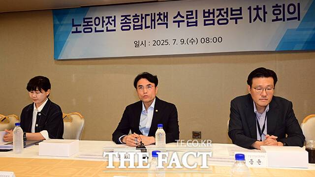 일본 후생노동성은 맨홀과 하수관로 작업을 '특별관리작업’으로 분류해 산업 안전 문화 정착을 위한 장치를 만들었다. 사진은 권창준 고용노동부 장관 직무대행이 지난 9일 산업안전 종합대책 관련부처 TF회의에서 모두발언을 하고 있는 모습. /임영무 기자