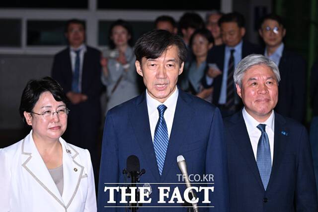 김선민 조국혁신당 당대표 권한대행이 광복절 특별사면으로 출소한 조국 전 대표에 대한 반대 여론을 "조 전 대표의 정치적 파워를 보여주는 것"이라고 평가했다. 사진은 김선민 혁신당 당대표 권한대행(왼쪽부터), 조국 전 혁신당 대표, 서왕진 혁신당 원내대표. /이새롬 기자