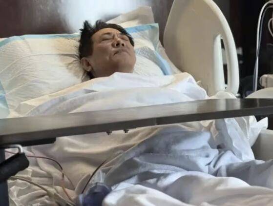 중국 액션스타 이연걸이 웨이보에 올린 병원 입원 당시 사진./웨이보 캡처