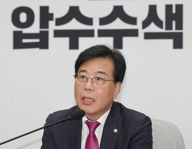 송언석 국민의힘 비상대책위원장 겸 원내대표가 19일 국회 본청에서 열린 원내대책회의에서 발언하고 있다.<연합뉴스 사진>