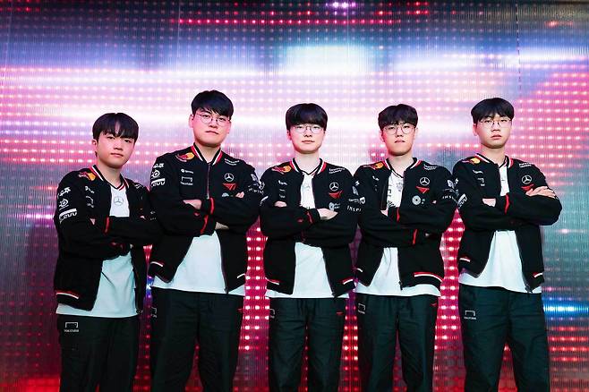 2위 자리를 놓고 한화생명e스포츠와 경쟁하는 T1