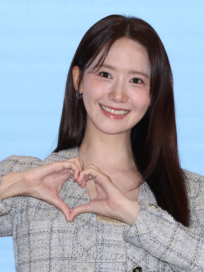 배우 임윤아가 19일 오후 서울 구로구 더세인트에서 열린 tvN 토일드라마 '폭군의 셰프' 제작발표회에 참석해 포토타임을 갖고 있다. '폭군의 셰프'는 최고의 순간 과거로 타임슬립한 셰프가 최악의 폭군이자 절대 미각 소유자인 왕을 만나며 벌어지는 서바이벌 판타지 로코. 오는 23일 밤 9시 10분 첫 방송. 서병수 기자 qudtn@edaily.co.kr /2025.08.19/