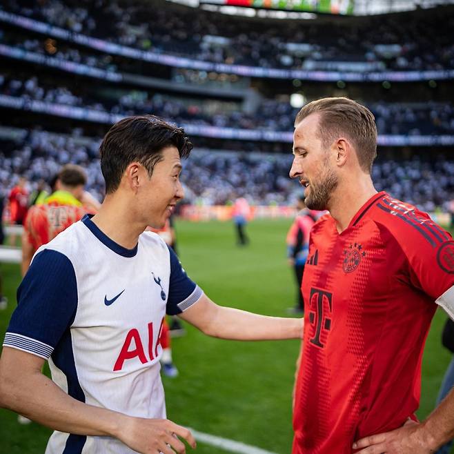 11일 토트넘 홋스퍼 스타디움에서 열린 토트넘과 뮌헨의 프리시즌 친선경기. 경기 뒤 대화를 나누는 손흥민과 케인의 모습. 사진=케인 SNS