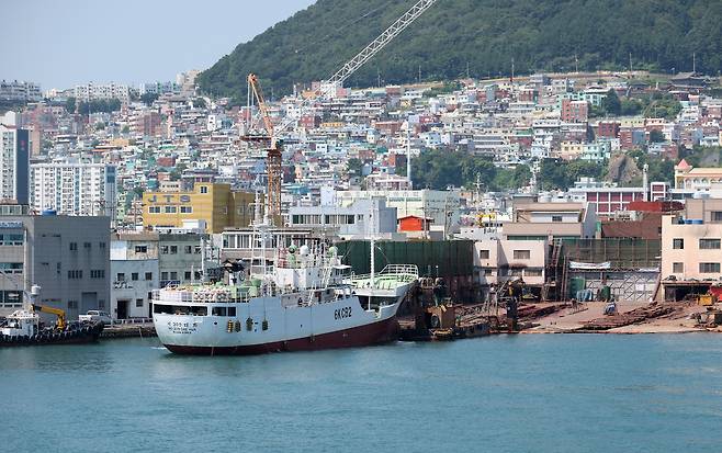 지난 8월 1일 부산 중구 일대에서 바라본 옛 영도 다나카 조선소/부산|권도현 기자