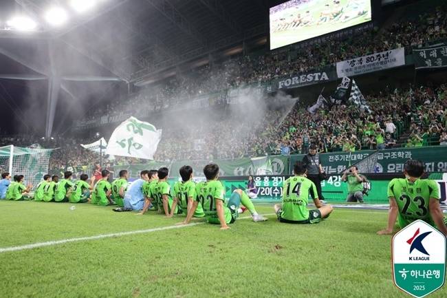 Photo = Professional Football Federation
