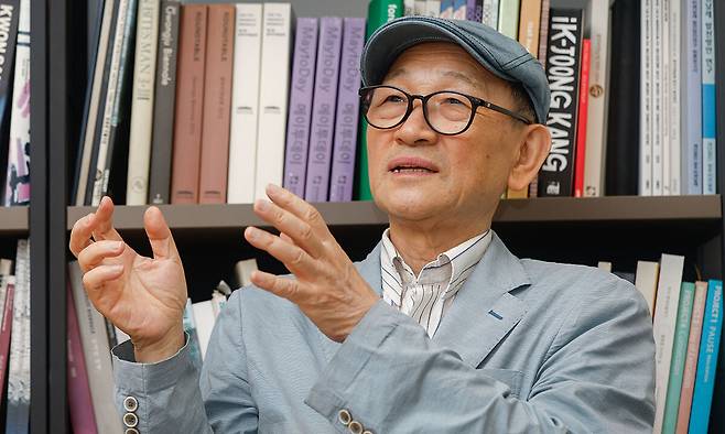 윤범모 광주비엔날레 대표이사는 “광주비엔날레가 많고 많은 비엔날레 중 하나가 아닌, ‘성격 있는 비엔날레’로 자리매김 해야 할 때”라며 “지난 30년 역사를 바탕으로, 앞으로의 30년을 새롭게 써야 한다”고 말했다. 최상수 기자