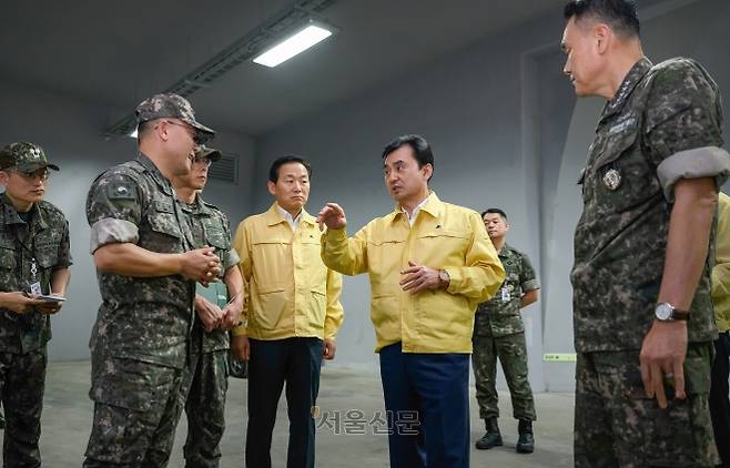 안규백(오른쪽 두 번째) 국방부 장관이 한미연합훈련 을지 자유의 방패(UFS) 연습 첫날인 지난 18일 국방전략회의를 주관하고 있다. 2025.8.19 국방부 제공