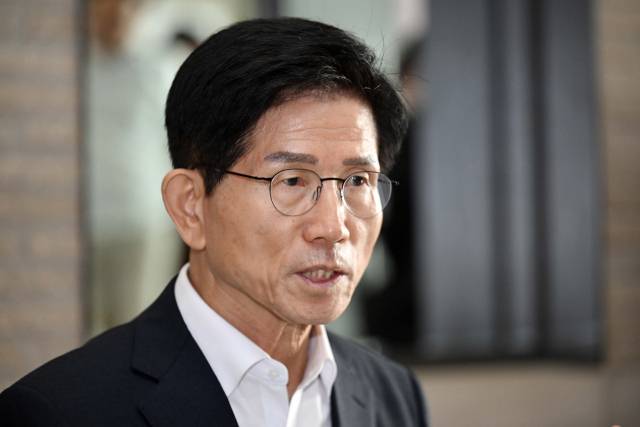 국민의힘 당 대표 선거에 출마한 김문수 후보가 서울 여의도 국민의힘 중앙당사에서 김건희 특검의 당사 압수수색에 항의하는 농성을 이어가며 서울경제신문과 인터뷰를 하고 있다. 조태형 기자
