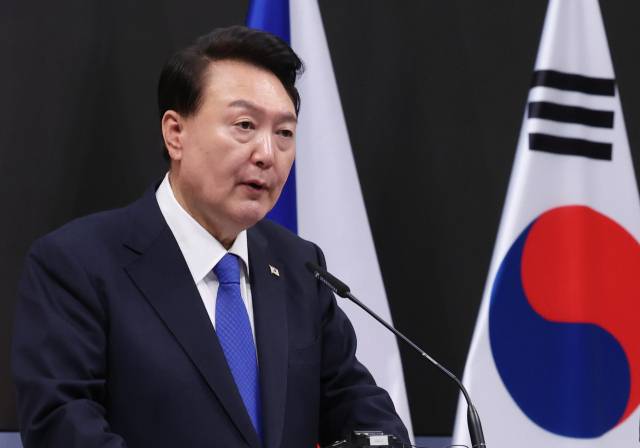 윤석열 대통령이 2024년 9월 20일(현지시간) 프라하 체코 정부청사에서 열린 한·체코 공동언론발표에서 발언하고 있다. 연합뉴스.