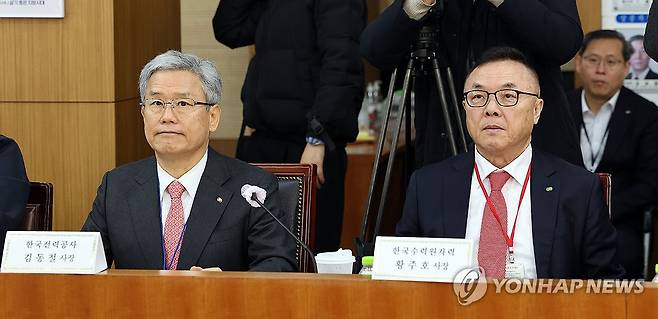김동철 한전 사장과 황주호 한수원 사장 [연합뉴스 자료사진]