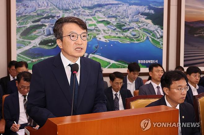 제안설명하는 김의겸 새만금개발청장 (서울=연합뉴스) 박동주 기자 = 19일 서울 여의도 국회에서 열린 국토교통위원회 전체회의에서 김의겸 새만금개발청장이 2024 회계연도 결산관련 제안설명을 하고 있다. 2025.8.19 pdj6635@yna.co.kr