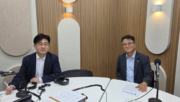 이도형 앵커와 이순학 인천시의원. 2025.8.20 [경인방송DB]