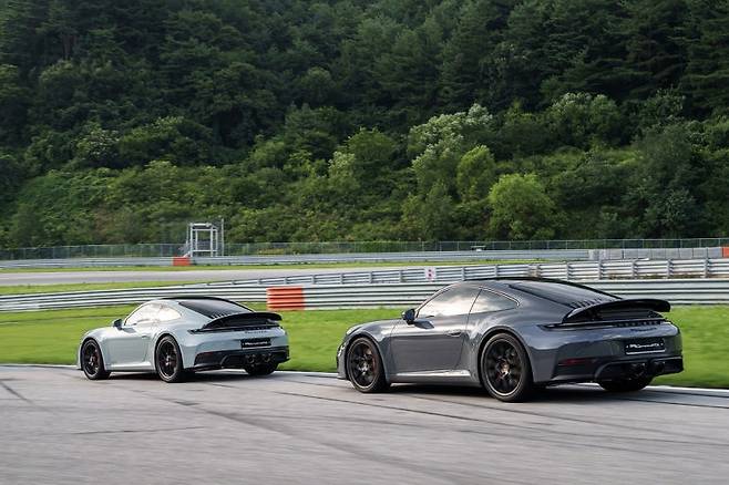 주헹 중인 911 GTS 터보 하이브리드. 사진=포르쉐 코리아