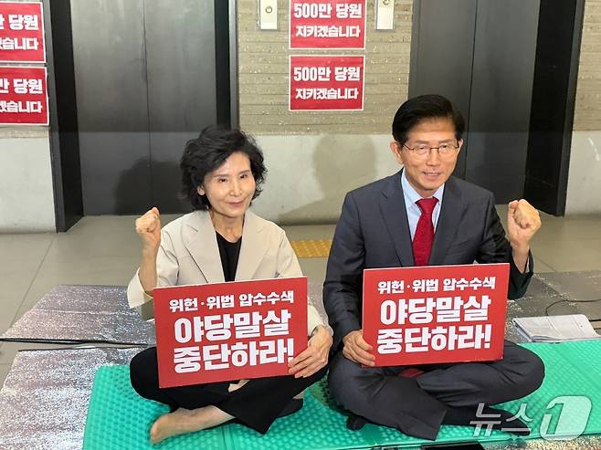 김문수 국민의힘 대표 후보의 배우자 설난영 여사가 20일 김 후보의 농성장을 찾아 격려했다. (사진=홍유진 기자)  / 뉴스1 ⓒ News1
