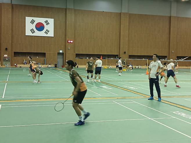 18일 진천선수촌 오륜관에서 안세영이 박주봉 감독의 지도 아래 훈련하고 있다. 진천=최만식 기자