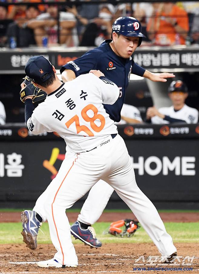 20일 대전 한화생명볼파크에서 열린 한화 이글스와 두산 베어스의 경기. 3회초 2사 2,3루 두산 양의지가 폭투를 틈타 득점하고 있다. 대전=박재만 기자 pjm@sportschosun.com/2025.08.20/