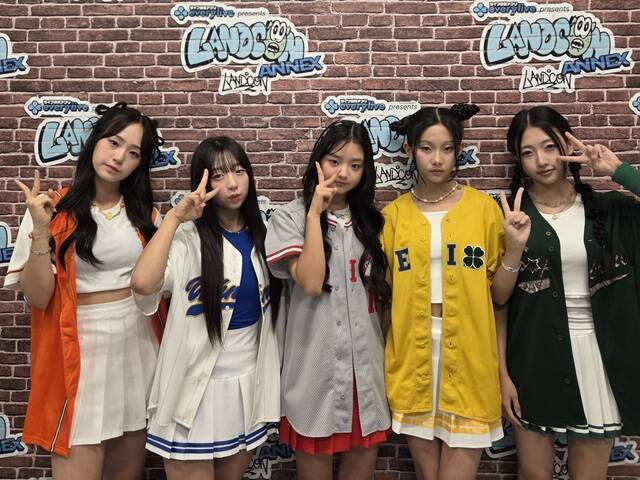 그룹 버비가 19일 일본 케이티 제프 요코하마에서 열린 '랜드콘 애넥스'에 출연해 공연을 펼쳤다. 버비의 해외 공연은 이번이 데뷔 후 처음이다./온원엔터테인먼트