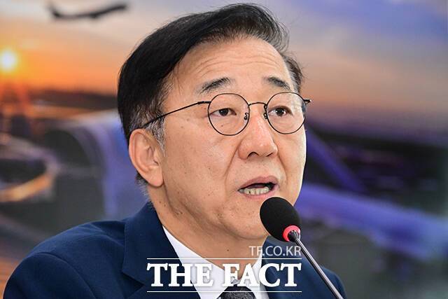 김윤덕 국토교통부 장관이 지난 19일 오전 서울 여의도 국회에서 열린 국토교통위원회 전체회의 출석해 의원 질의에 답변하고 있다. /국회=남윤호 기자