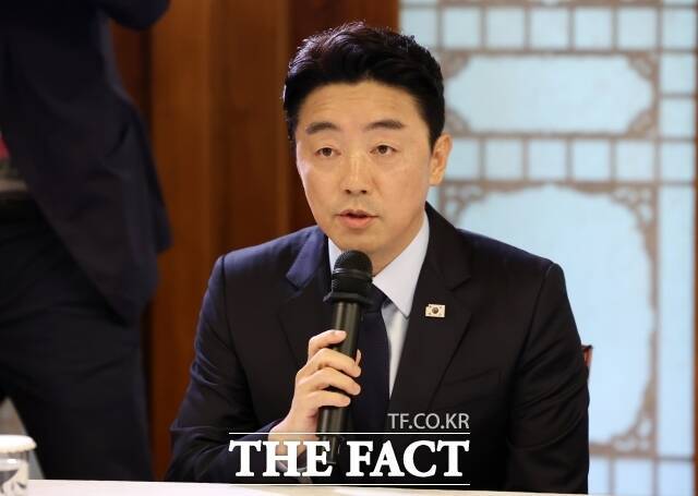 강훈식 대통령 비서실장은 지난 19일 부동산 정책과 관련해 "과열은 막아야 하지만 너무 얼어붙는 것도 경계해야 한다"며 시장상황을 면밀히 살피겠다는 입장을 밝혔다. /배정한 기자