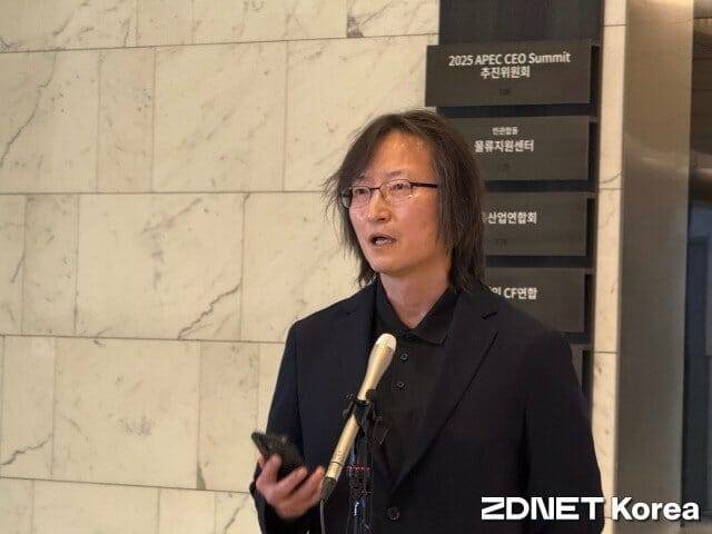 주병기 공정거래위원장 후보자가 출근길 기자들의 질문에 답변하고 있다