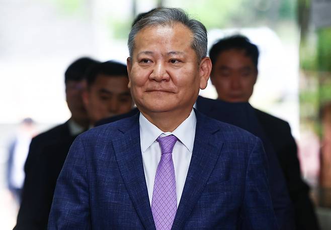 이상민 전 행정안전부 장관이 지난 7월 31일 서울 서초구 서울중앙지방법원에서 열린 구속 전 피의자 심문에 출석하고 있다. /뉴스1