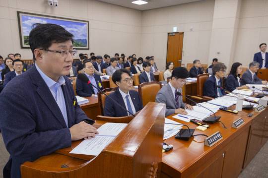 2024년도 결산보고 하는 김성환 환경부 장관. 연합뉴스