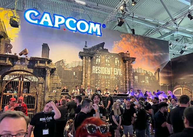 20일(현지시간) 독일 쾰른에서 개최된 '게임스컴 2025' 내 캡콤 부스 전경. 관람객들이 신작 '레지던트 이블: 레퀴엠' 시연을 위해 대기하고 있다.ⓒ데일리안 이주은 기자