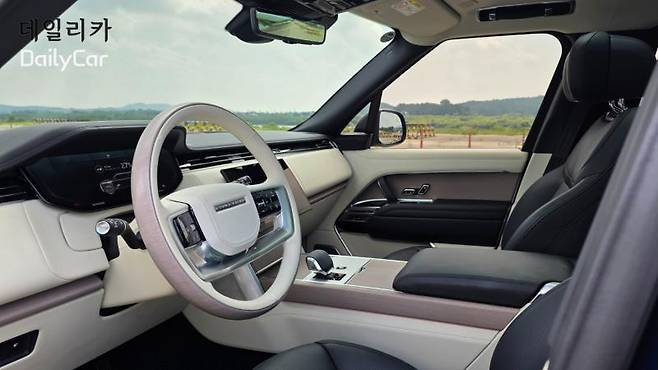 랜드로버 레인지로버 AB p550e SWB