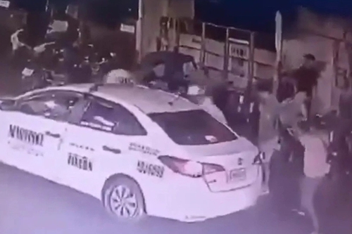 필리핀 수도 마닐라 번화가인 말라테구 길거리에서 일본인 여행객 2명이 총격 피살되는 장면이 담긴 CCTV 영상 장면. [사우스차이나모닝포스트(SCMP) 홈페이지 캡처]