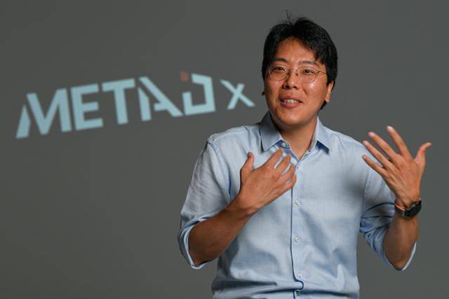 김진욱 메타디엑스 대표가 서울 세종로 한국일보사에서 인터뷰를 하며 반려동물의 암을 찾아내는 '캔서벳' AI에 대해 설명하고 있다. 남동균 인턴기자
