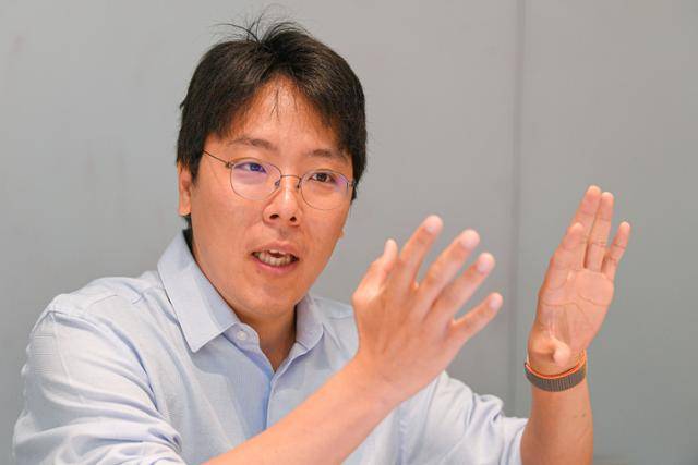 수의사 출신인 김진욱 메타디엑스 대표는 "전 세계적으로 고령견이 늘면서 암 발병률이 증가하고 있다"며 "예방 차원에서 주기적으로 검사를 받는 것이 중요하다"고 강조했다. 그는 반려견의 암을 찾는 AI '캔서벳'과 마취 위험도를 알려주는 '바이탈벳'을 개발했다. 남동균 인턴기자