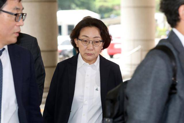 최재원 용산보건소장이 2023년 6월 2일 서울 마포구 서울서부지법에서 열린 이태원 참사 허위 보고 관련 공판에 출석하고 있다. 뉴스1