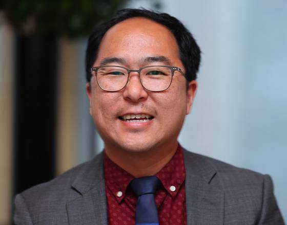 '한국계' 앤디 김 미국 상원의원이 20일 서울 종로구 포시즌스 호텔에서 연합뉴스를 비롯한 국내 언론 매체와 방한 기자간담회를 하고 있다. 연합뉴스