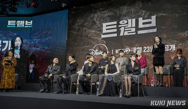 20일 서울 장충동2가 앰버서더 서울 풀만 호텔에서 열린 디즈니플러스 시리즈 ‘트웰브’ 제작발표회에서 감독 및 출연진이 질의응답을 진행하고 있다. 유희태 기자