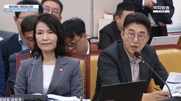 ▲ 20일 열린 국회 과방위 회의에서 질의하고 있는 노종면 의원과 이진숙 위원장.