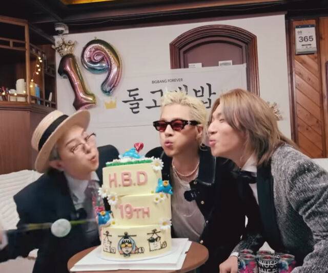 '빅뱅' 멤버들은 19주년을 맞아 케이크 컷팅식을 치렀다. / 유튜브 '집대성'