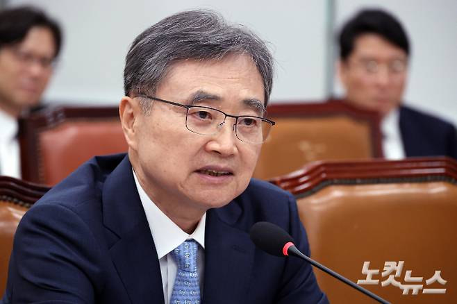 답변하는 조현 외교부 장관. 윤창원 기자