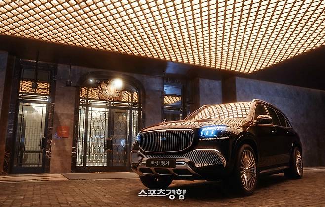 조선호텔앤리조트의 최상급 호텔 브랜드인 ‘조선 팰리스 서울 강남’에 차량이 준비돼 있다.