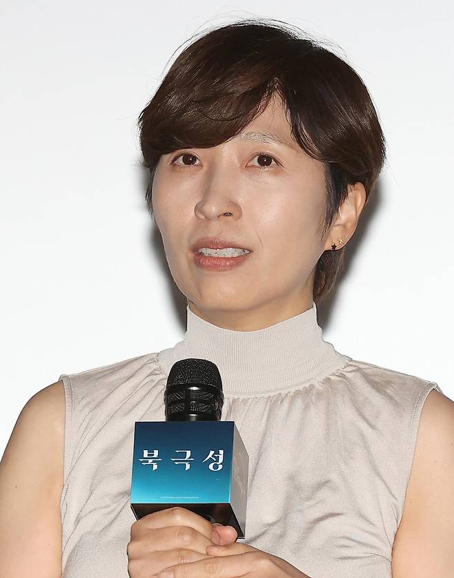 20일 서울 CGV 용산아이파크몰점에서 열린 디즈니플러스 시리즈 ‘북극성’ 크리에이터스토크에서 정서경 작가가 인사말을 하고 있다. 2025.8.20 . 연합뉴스