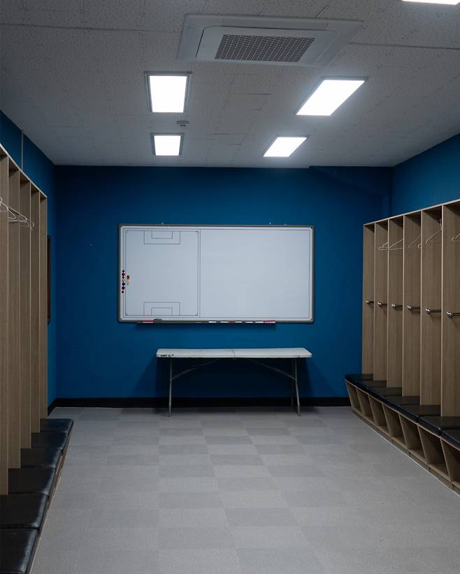 개선된 원정팀 라커룸. /사진=수원FC 제공