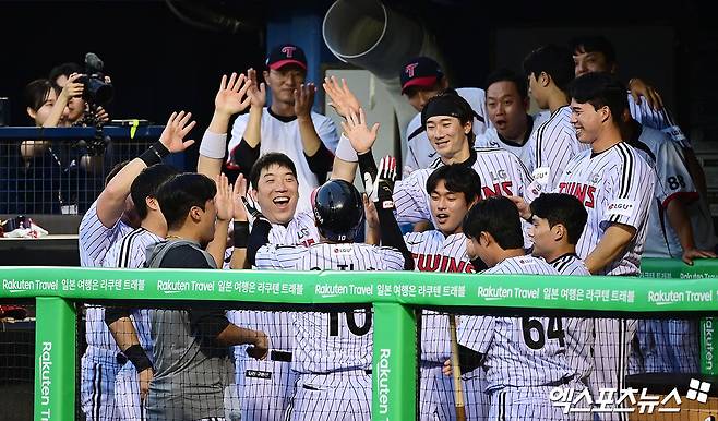 염경엽 감독이 이끄는 LG 트윈스가 20일 서울 잠실야구장에서 열린 2025 신한 SOL Bank KBO리그 롯데와의 팀 간 12차전에서 승리, 3연승을 질주했다. 사진 박지영 기자
