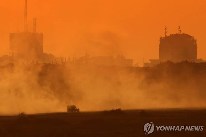 가자지구로 향하는 이스라엘군 차량 [AFP 연합뉴스 자료사진. 재판매 및 DB 금지]