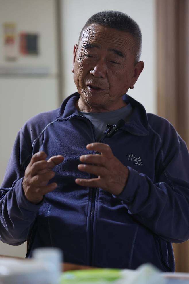 ▲ 인천 옹진군 연평도에서 40년 넘게 어업에 종사해온 박태원(65) 선장이 꽃게 어획량 감소로 인한 어려움을 토로하고 있다. /이재민 기자 leejm@incheonilbo.com