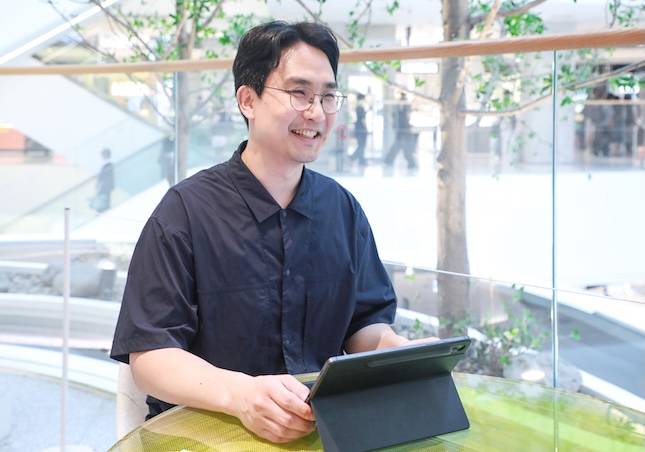 박형진 현대백화점 영업본부 크리에이티브부문 카페랩 팀장이 틸화이트에 대해 소개하고 있다. / 사진=현대백화점그룹