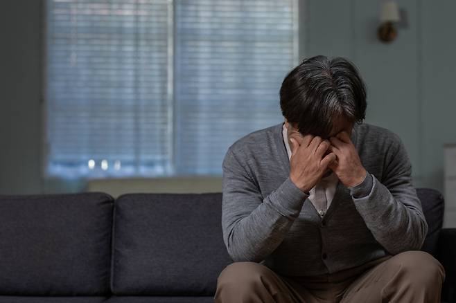 혼자 사는 중년 남성일수록 정기 검진과 생활 습관 관리가 중요하다. [사진= 게티이미지뱅크]