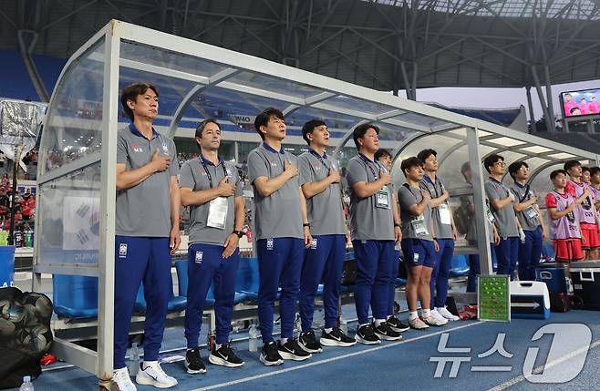 홍명보 대한민국 축구 국가대표팀 감독과 코치진. 2025.7.7/뉴스1 ⓒ News1 김영운 기자