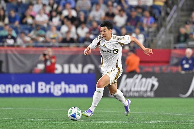 Aug 16, 2025; Foxborough, Massachusetts, USA; Los Angeles FC forward Son Heung-Min (7) dribbles the ball during the second half against the New England Revolution at Gillette Stadium. Mandatory Credit: Eric Canha-Imagn Images







<저작권자(c) 연합뉴스, 무단 전재-재배포, AI 학습 및 활용 금지>